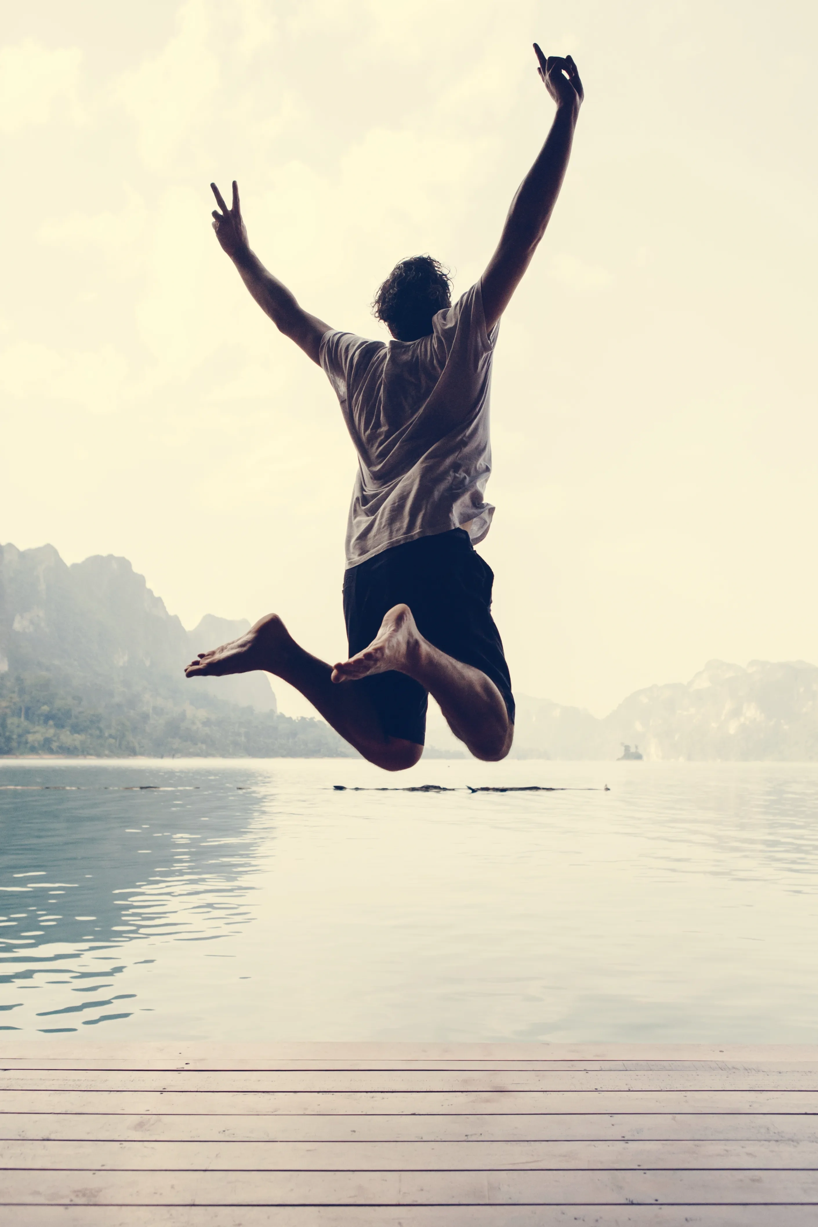 Hombre con energía y vitalidad — Suero Energizante FLÜO